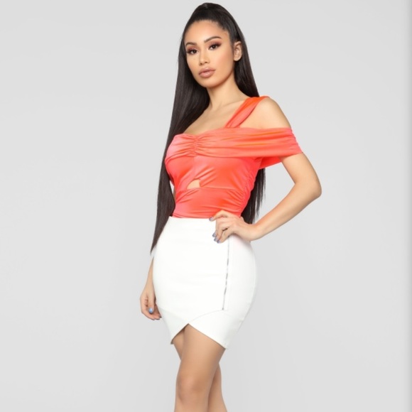 FashionNova// sexy bodysuit size small - Picture 8 of 10